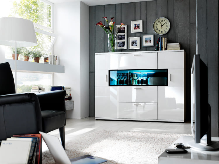 Из каких материалов делают тумбы в гостиную